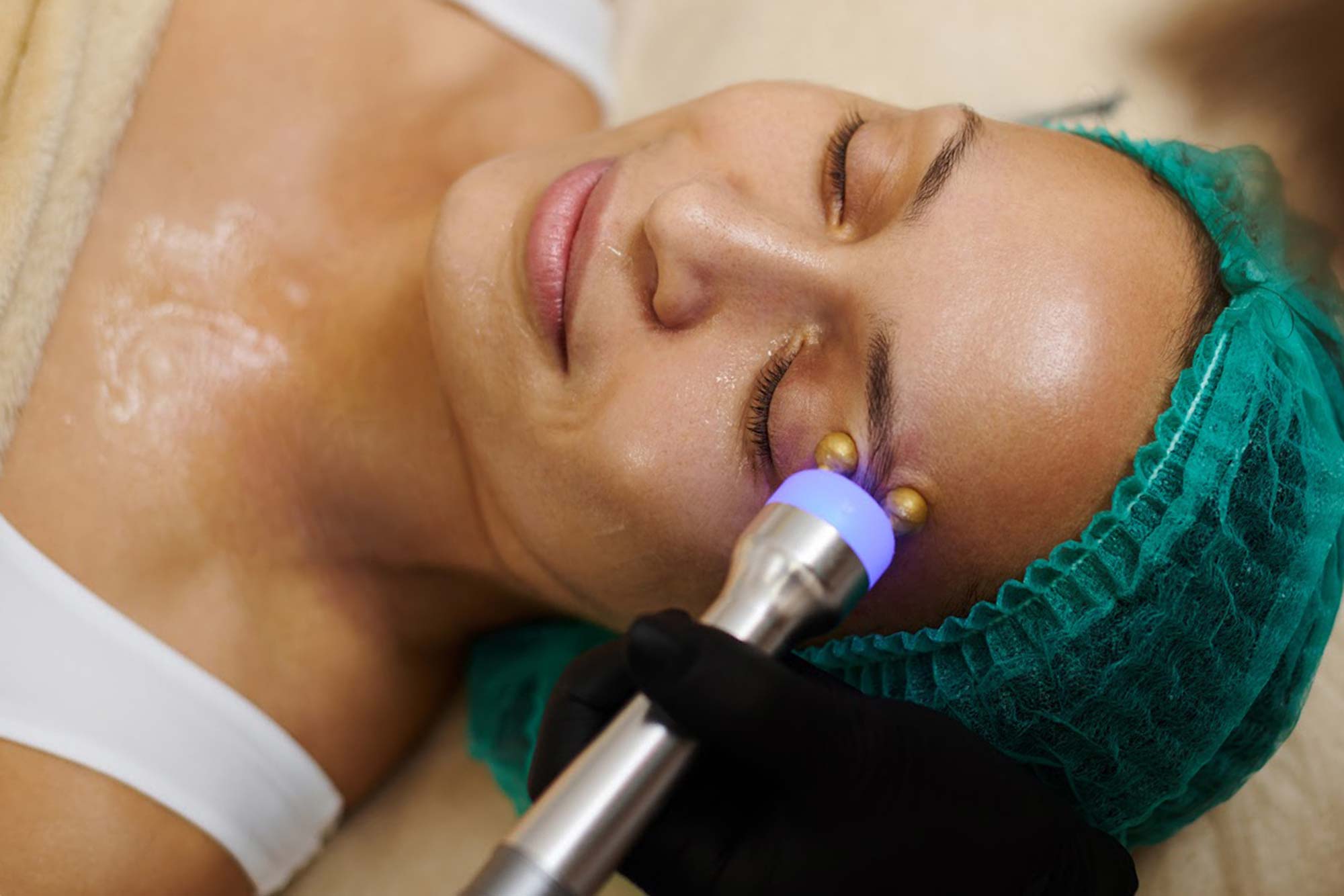 Esthetician giving a woman a facial